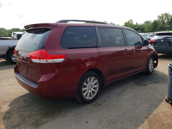 2014 TOYOTA SIENNA