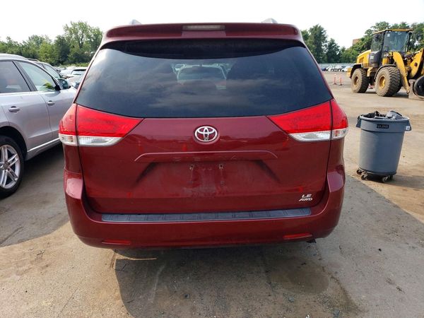 2014 TOYOTA SIENNA