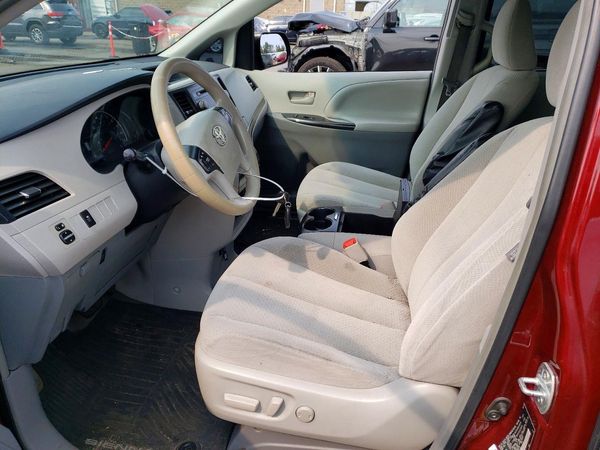 2014 TOYOTA SIENNA