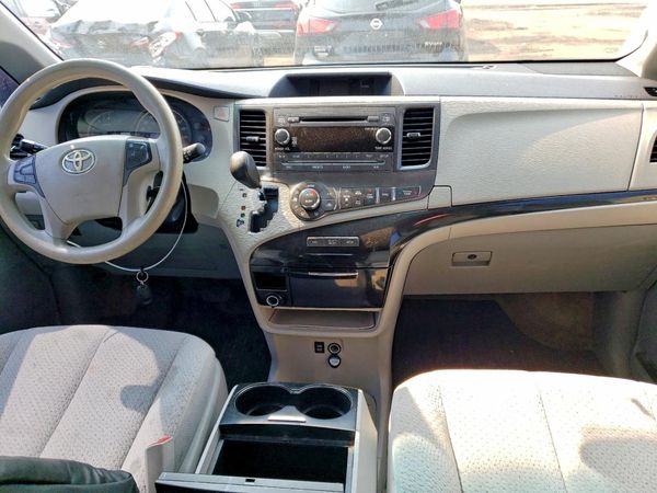 2014 TOYOTA SIENNA