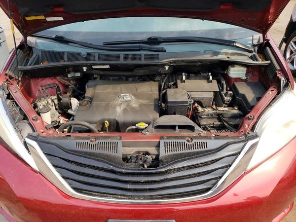 2014 TOYOTA SIENNA