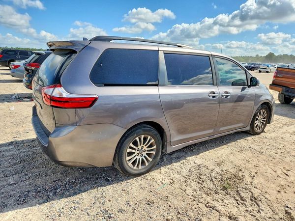 2019 TOYOTA SIENNA