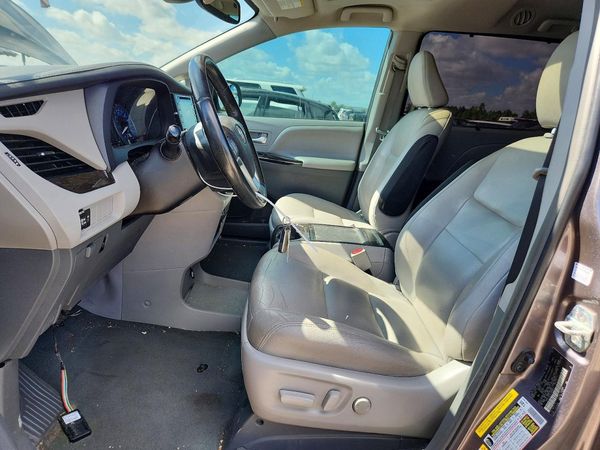 2019 TOYOTA SIENNA