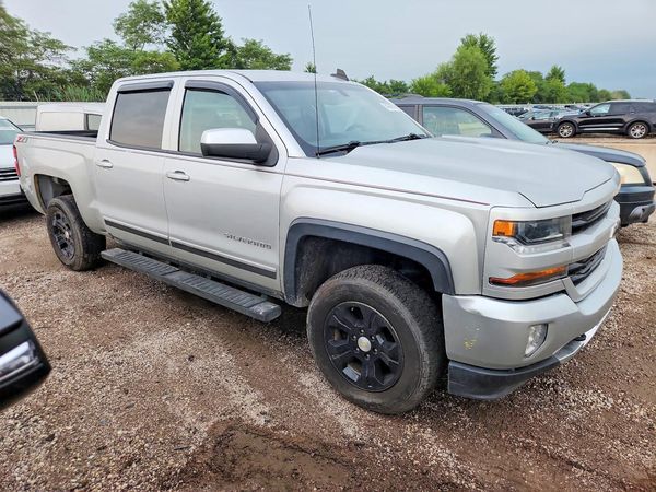 2018 CHEVROLET SILVERADO LT — Passenger 3/4