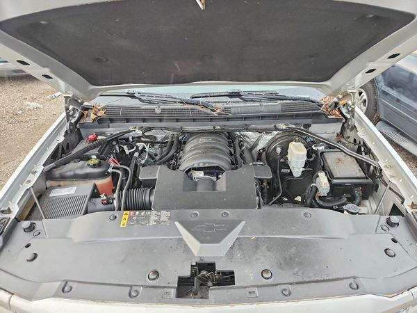 2018 CHEVROLET SILVERADO LT — Engine bay
