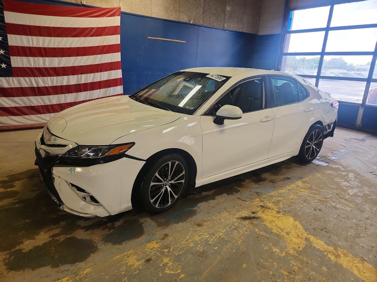 2020 TOYOTA CAMRY SE — Front 3/4