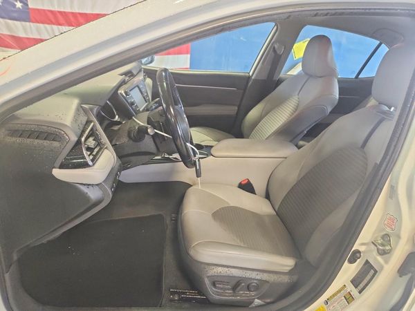 2020 TOYOTA CAMRY SE — DENT