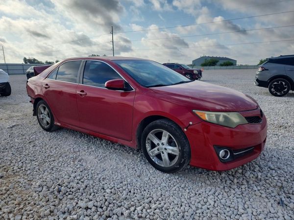 2014 TOYOTA CAMRY