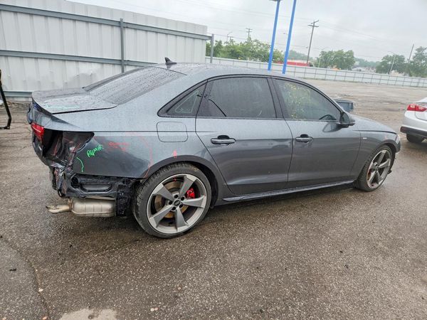 2022 AUDI A4 S Line quattro Prestige