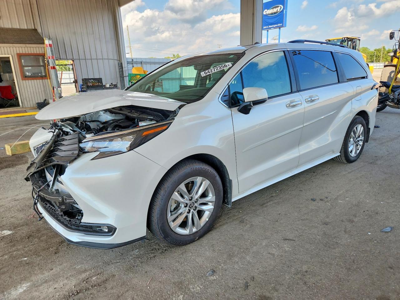 2026 TOYOTA SIENNA XLE