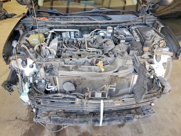 2021 NISSAN ROGUE S — Engine bay