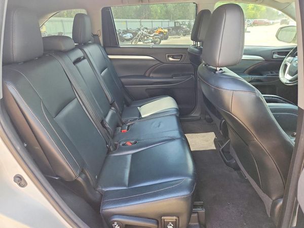 2015 TOYOTA HIGHLANDER