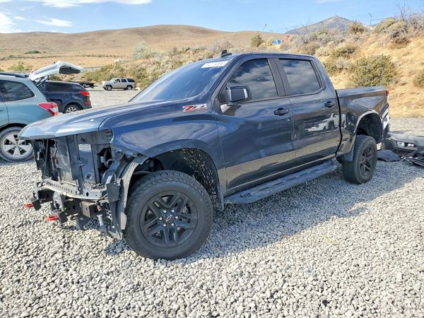 2021 CHEVROLET SILVERADO Trail Boss - LT — Front 3/4
