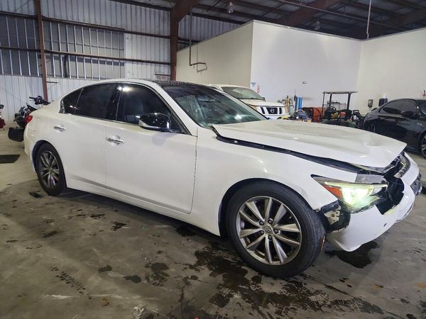 2014 INFINITI Q50 — Passenger 3/4