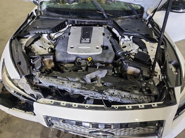 2014 INFINITI Q50 — Engine bay