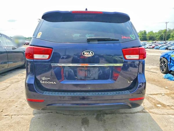 2018 KIA SEDONA LX