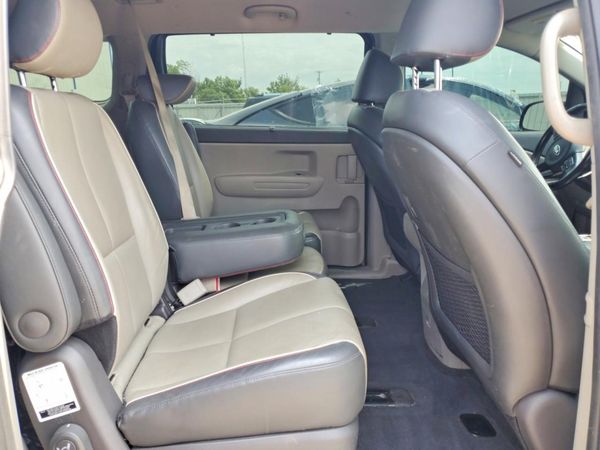 2018 KIA SEDONA LX