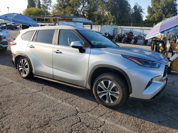 2023 TOYOTA HIGHLANDER — Passenger 3/4