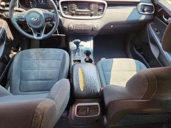 2017 KIA SORENTO L, LX