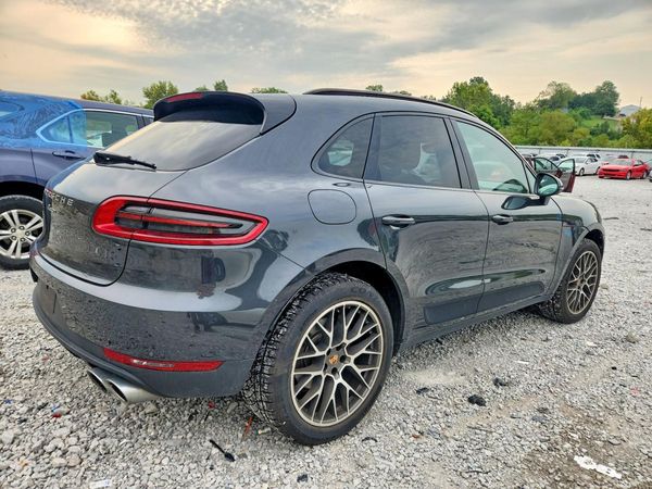 2018 PORSCHE MACAN