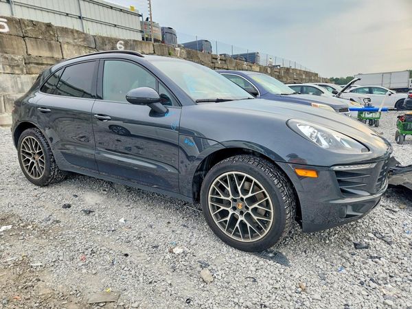 2018 PORSCHE MACAN