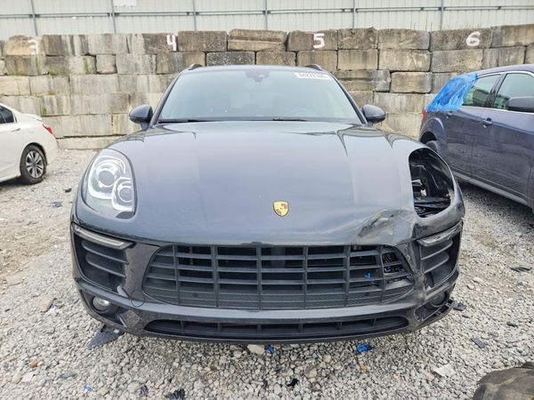 2018 PORSCHE MACAN