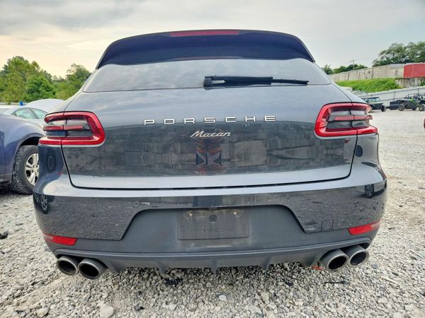 2018 PORSCHE MACAN