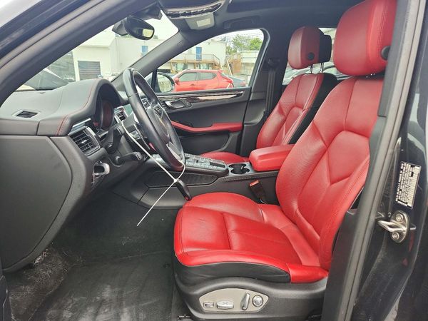 2018 PORSCHE MACAN