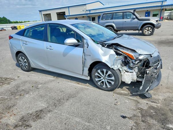 2021 TOYOTA PRIUS — Passenger 3/4