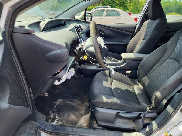 2021 TOYOTA PRIUS — DENT