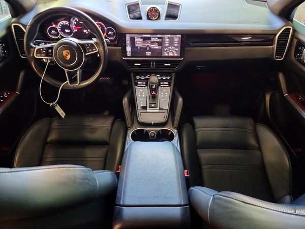 2019 PORSCHE CAYENNE