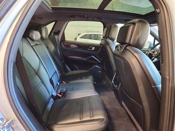 2019 PORSCHE CAYENNE