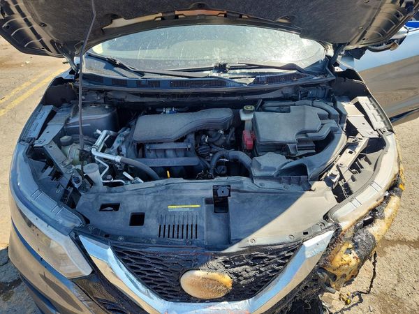2021 NISSAN ROGUE SPORT SL — Engine bay