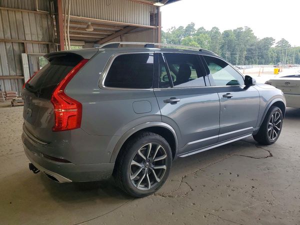 2018 VOLVO XC90