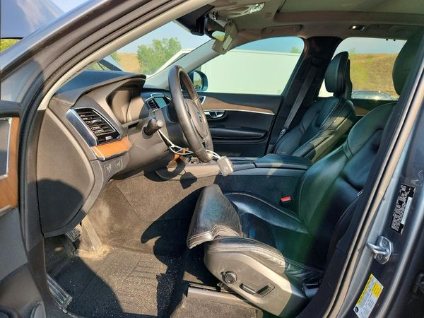 2016 VOLVO XC90
