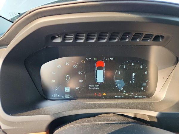 2016 VOLVO XC90