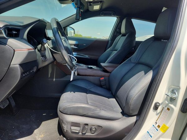 2021 TOYOTA VENZA — DENT