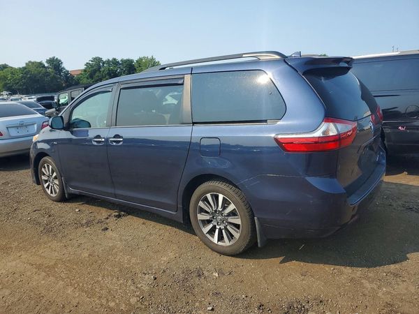 2018 TOYOTA SIENNA