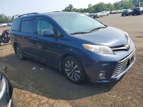2018 TOYOTA SIENNA
