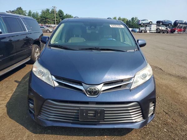 2018 TOYOTA SIENNA