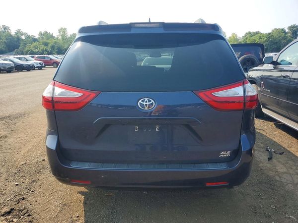 2018 TOYOTA SIENNA