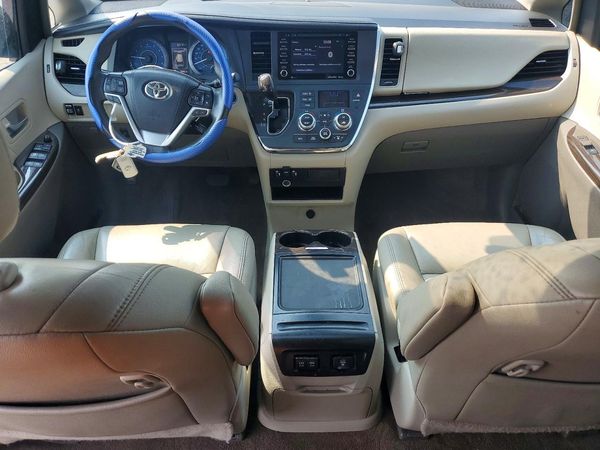2018 TOYOTA SIENNA
