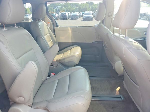 2018 TOYOTA SIENNA
