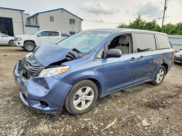 2015 TOYOTA SIENNA