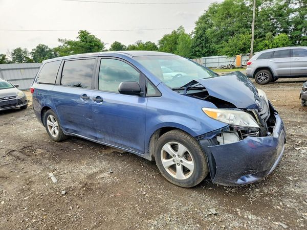 2015 TOYOTA SIENNA
