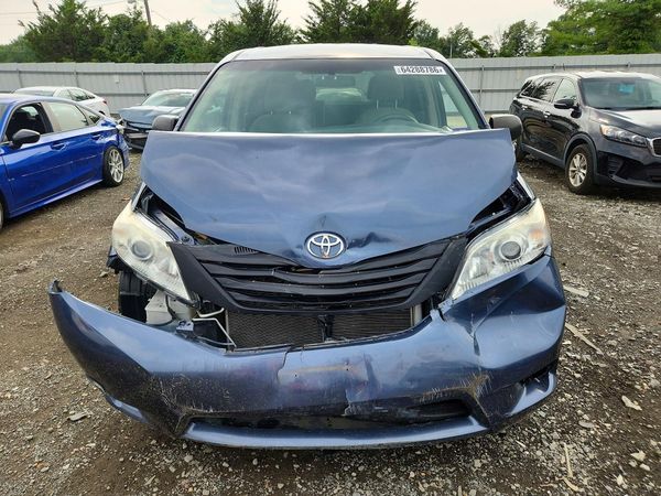 2015 TOYOTA SIENNA