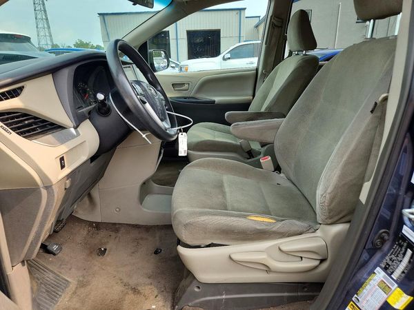 2015 TOYOTA SIENNA