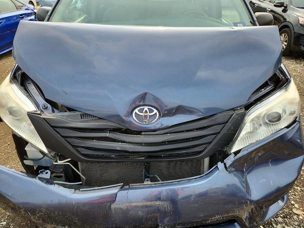 2015 TOYOTA SIENNA