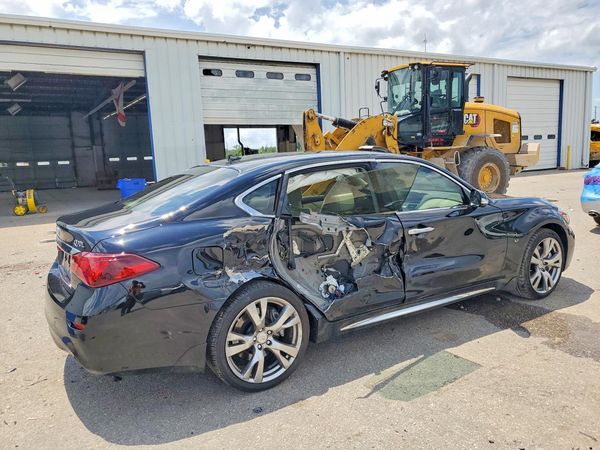 2017 INFINITI Q70L