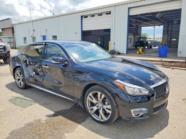 2017 INFINITI Q70L
